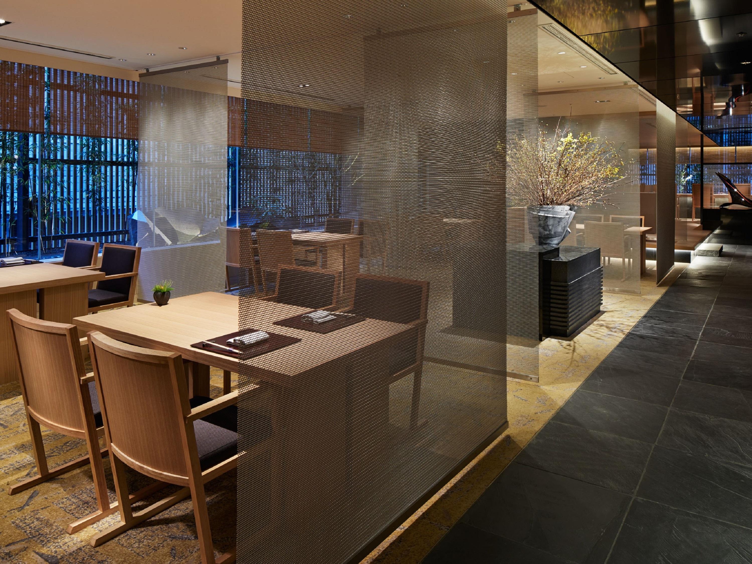 เดอะ เทาแซนด์ เกียวโต Hotel ภายนอก รูปภาพ Interior of the restaurant